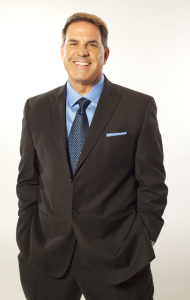 El periodista, Rick Sánchez, en una foto promocional de Mira TV