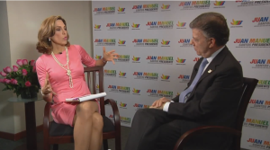 María Elvira Salazar durante la entrevita con el presidente de Colombia, Juan Manuel Santos.