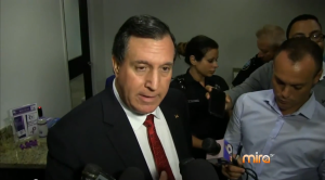 El ex administrador de la ciudad de Doral, Joe Carollo, atiende a los periodistas