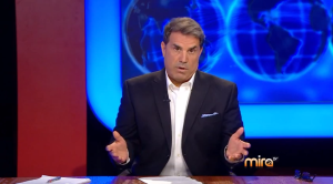 Rick Sánchez conduce la mesa de actualidad, cada noche, en Mira TV