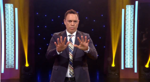 Alexis Valdés durante el monólogo sobre la tecnología