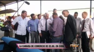 La delegación de la cámara de comercio de Estados Unidos durante su visita a una cooperativa en Cuba