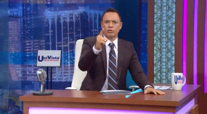 Alexis Valdés durante la emisión de su programa en Mira TV