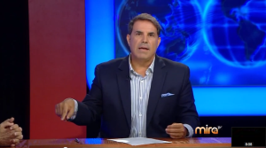 Rick Sánchez presenta su análisis de actualidad de lunes a viernes a las 10pm en Mira TV.