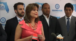 Annette Tadeo, presidenta del partido demócrata de Miami-Dade, durante una conferencia de prensa