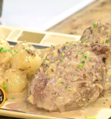 El chef Don Davis cocina un filete de res al roquefort