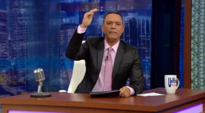 Alexis Valdés durante la emisión de "El show de Alexis Valdés" en Mira TV