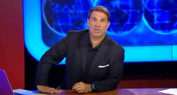 Rick Sánchez durante la conducción de su programa en Mira TV