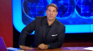 Rick Sánchez durante la conducción de su programa en Mira TV