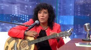 La cantante Rosana durante la entrevista en "El show de Alexis Valdés"