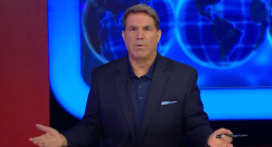 Rick Sánchez durante la emisión de su programa en Mira TV