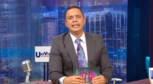 Alexis Valdés durante la emisión de su programa en Mira TV