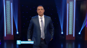 Alexis Valdés durante su monólogo en Mira TV