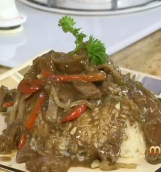 El chef Don Davis prepara hígado a la italiana