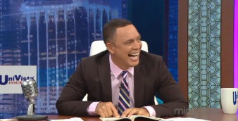 "El show de Alexis Valdés" se emite de lunes a viernes las 9pm en Mira TV.