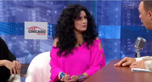 Karina durante su intervención en "El show de Alexis Valdés"