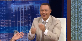 Alexis Valdés presenta su programa de lunes a viernes en Mira TV.