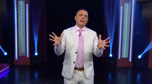 Alexis Valdés durante su monólogo en Mira TV.