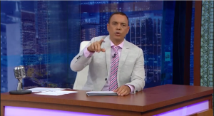 Alexis Valdés presenta su programa de lunes a viernes a las 9pm en Mira TV.