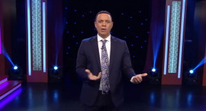 Alexis Valdés durante su monólogo en Mira TV