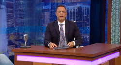 Alexis Valdés presenta su programa en Mira TV, de lunes a viernes a las 9pm.