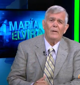 Napoleón Bravo durante la conducción de "María Elvira" en Mira TV