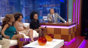 Alexis Valdés durante la emisión de su programa en Mira TV.