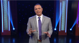 Alexis Valdés durante su programa en Mira TV.