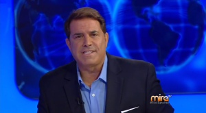 Rick Sánchez durante la emisión de su programa en Mira TV.