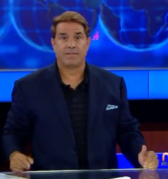 Rick Sánchez durante la emisión de su programa en Mira TV.