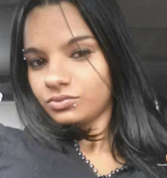 Linda Pérez en una foto antes de la operación de aumento de pecho.