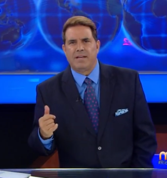 Rick Sánchez durante la emisión de su programa en Mira TV.