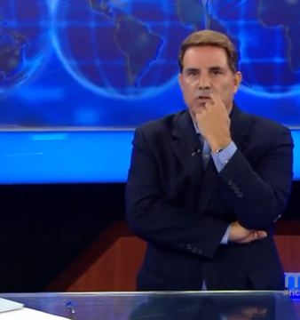 Rick Sánchez durante la emisión de su programa en Mira TV.