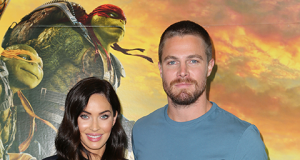 Megan Fox y Stephen Amell a su llegada al cine de Miami Beach.